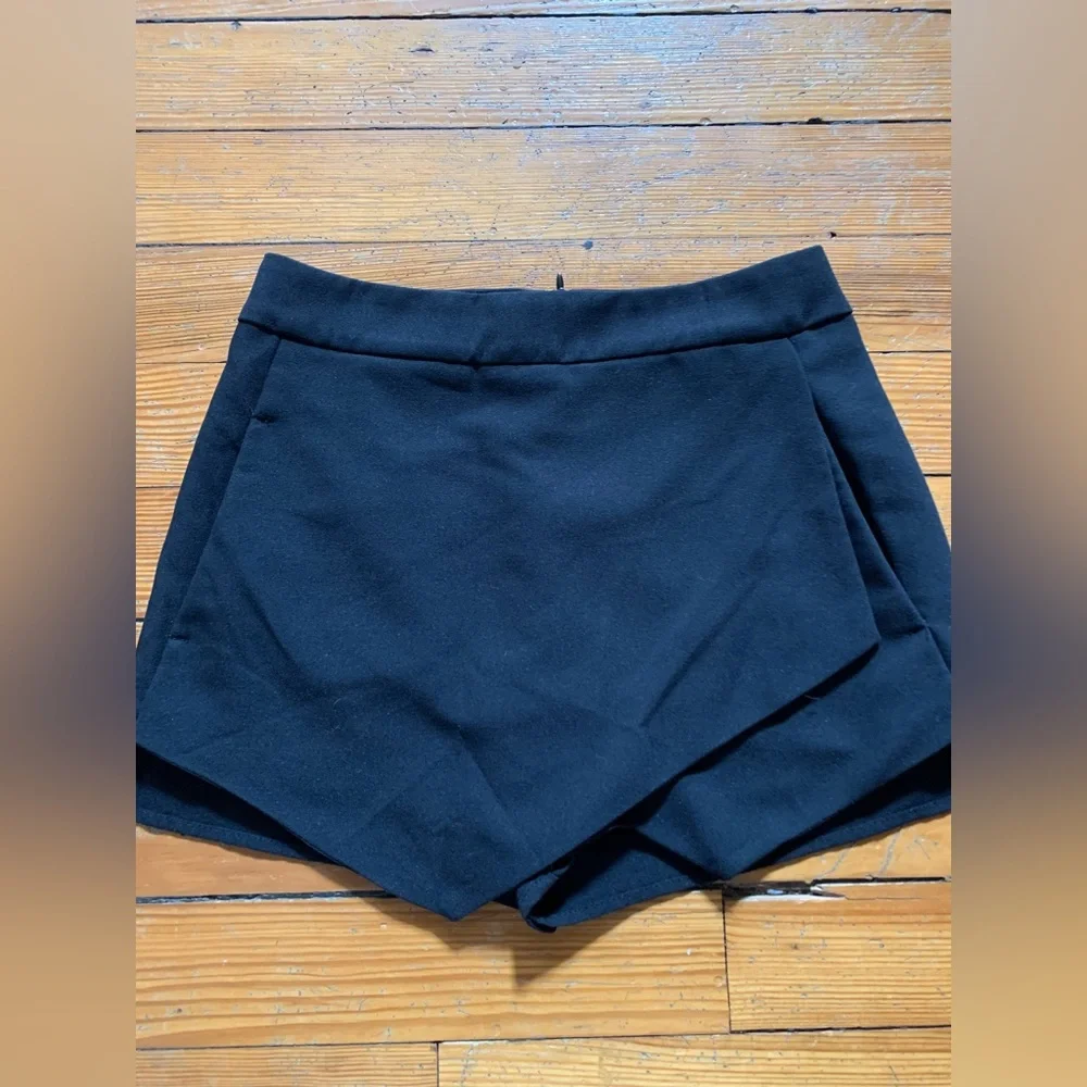 AQUA Asymmetrical Black Skort Size Medium (like new) - Picture 4 of 8